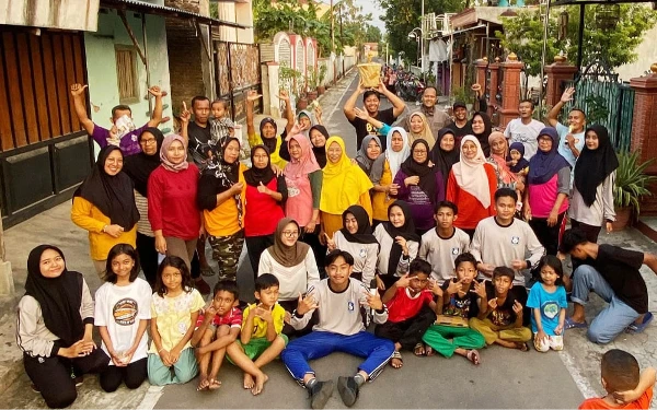 Thumbnail Inspiratif! SMAN 1 Mojolaban Sukoharjo Adakan Program Sosial, Berbaur dengan Masyarakat Sambilawang