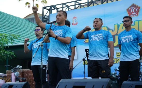 Foto Danpomdam XIV/Hasanuddin Kolonel Cpm Imran Ilyas, S.H., M.H., saat menyapa para peserta Gajah Mada Run 2024. (Foto: Pomdam XIV/Hasanuddin)