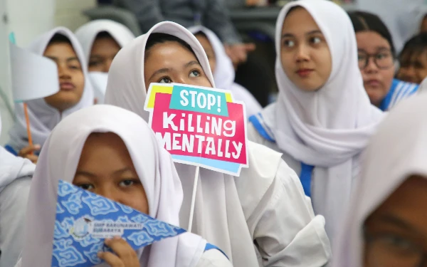 Thumbnail Perangi Bullying di Sekolah, Satpol PP Surabaya Kunjungi SMP Barunawati