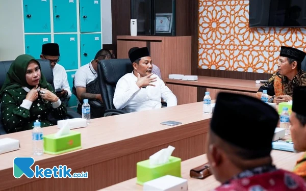 Foto Calon Bupati Sidoarjo Subandi menjelaskan program dan komitmennya untuk membangun Sidoarjo lebih baik lagi. (Foto: Dimas for Ketik.co.id)