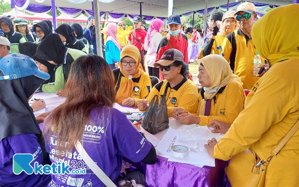 Foto Para lansia terlihat bersemangat mengikuti tes kesehatan. (Foto: Husni Habib/Ketik.co.id)