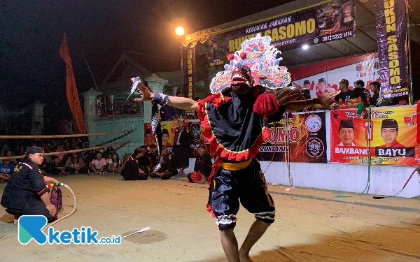 Foto Pertunjukan jaranan Rukun Sasomo, Kota Blitar, Sabtu 2 November 2024. (Foto: Favan/ketik.co.id)