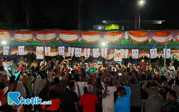 Foto Ribuan masa kampanye MK BISA di lapangan Merdeka Labuha (Foto Mursal Bahtiar)