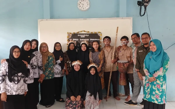 Foto Kegiatan pertukaran budaya diharapkan bisa memperkaya pengetahuan siswa tentang keberagaman dan juga meningkatkan keterampilan komunikasi siswa. (Foto: Agus Sunyoto/ SMAN 1 Muncar).