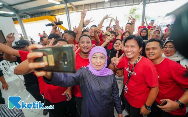 Thumbnail Kunjungi Pabrik Moorlife, Khofifah Puji Industri Padat Karya