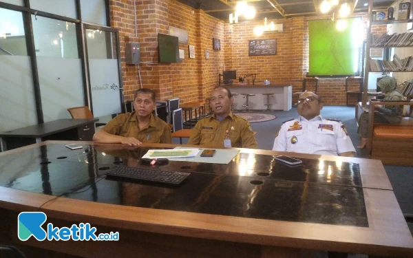 Foto Asda 2 Kota Serang Yudi Suryadi pernah mengikuti rapat inflasi secara online dengan pusat bersama pejabat Kota Serang lainnya.