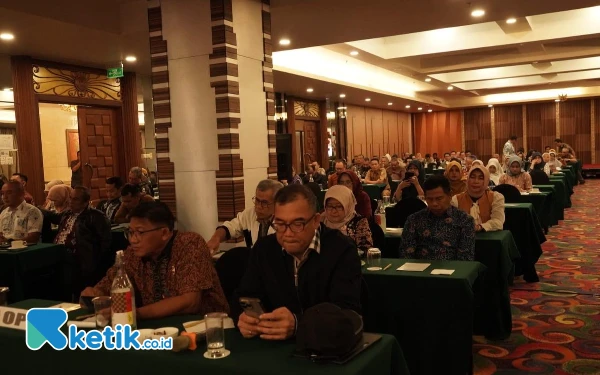 Foto Para pejabat eselon dua dan tiga di lingkungan Pemkot Cilegon menghadiri rapat gabungan