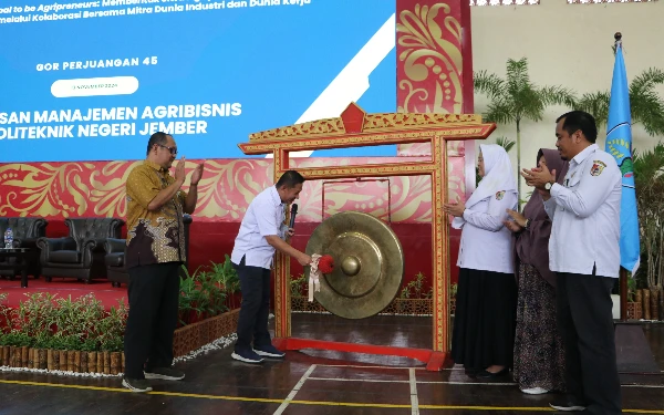 Foto Wakil Direktur Bidang Perencanaan, Kerjasama, dan Sistem Informasi Polije, Agung Wahyono membuka kegiatan agripreneurship pada Rabu, 13 November 2024 (Foto: Humas Polije)