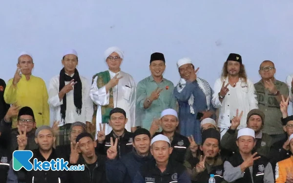 Thumbnail Berita - Bangga Cabup Bandung dari Kader NU, Ulama Internasional Abuya Muhyiddin Serukan Dukungan Bagi Dadang Supriatna-Ai Syakieb