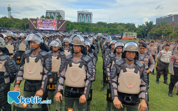 Foto Sebanyak 743 personel polisi dari berbagai satuan diterjunkan ke Madura, Selasa, 19 November 2024. (Foto: Khaesar/Ketik.co.id)