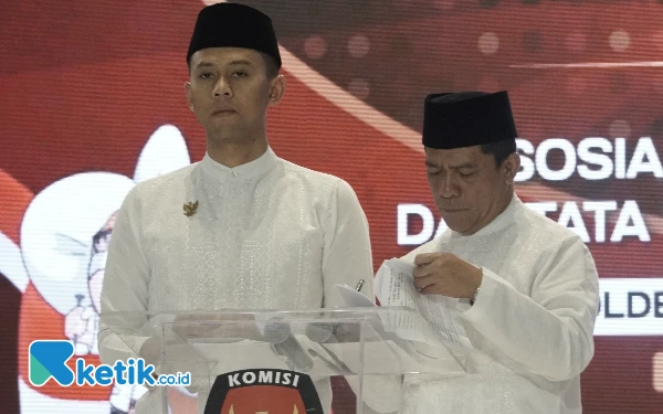 Thumbnail Berita - Paslon Guru Gunakan Pin Garuda saat Debat Pamungkas Pilkada Batu