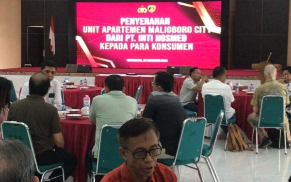 Foto Mediasi intensif yang difasilitasi Polda D I Yogyakarta berhasil. PT Inti Hosmed selaku pengembang menyerahkan unit apartemen Malioboro City Regency kepada para konsumen yang sebelumnya melaporkan kasusnya ke Polda DIY. (Foto: Bidhumas Polda DIY / Ketik.co.id)