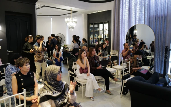 Foto Para peserta Talkshow Clariskin Clinic antusias menyimak materi (Foto:  dok. Clariskin Clinic Surabaya)