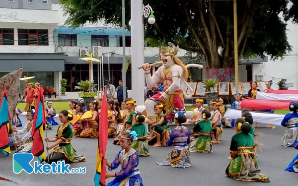 Foto Penampilan Tarian Tradisional HUT ke-1264; Kabupaten Malang. (Foto: Binar Gumilang/Ketik.co.id)