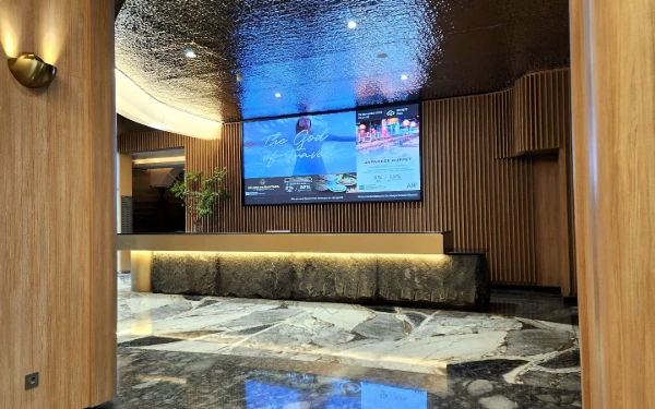 Foto Suasana lobby baru Mercure Surabaya Grand Mirama yang baru saja diresmikan. (Foto: Mercure Surabaya Grand Mirama)