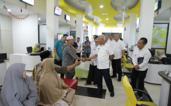 Thumbnail Berita - Didampingi Sekda, Bupati Asahan Tinjau Mall Pelayanan Publik