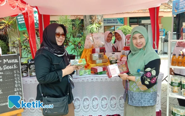 Foto Pameran produk unggulan SMAN 1 Gondangwetan (Foto: dok. Yuni Ernawati for Ketik.co.id)