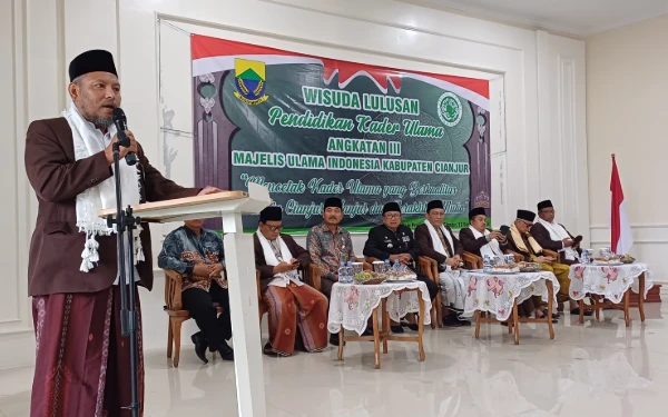 Thumbnail MUI Kabupaten Cianjur menggelar wisuda lulusan Pendidikan Kader Ulama (PKU) Angkatan III di Bale Praja Pemkab Cianjur, Kamis 12 Desember 2024 (Foto: Moh. Rusdi/Ketik.co.id)