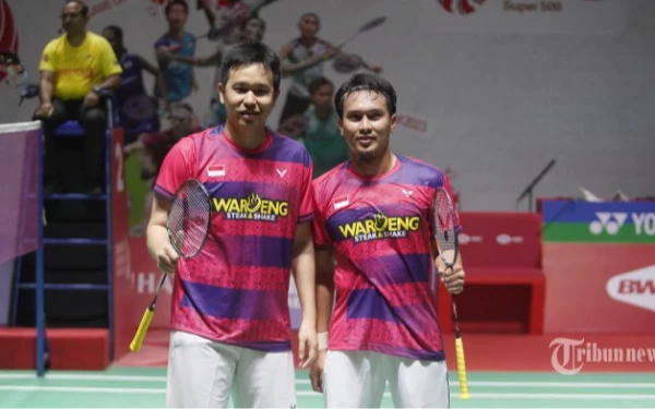 Foto Hendra Setiawan Mohammad Ahsan, pasangan ganda putra Indonesia yang pernah Juara di BWF World Tour Finals pada 15 Desember 2019. ( Foto: PBSI)