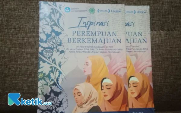 Foto Buku Inspirasi Perempuan Berkemajuan yang ditulis oleh tiga dosen Universitas Muhammadiyah Sidoarjo (Umsida). (Foto: Fathur Roziq/Ketik.co.id)