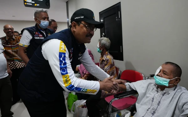 Foto Mensos RI Saifullah Yusuf, Rabu 18 Desember 2024 mengaku bergembira. Karena RS Queen Latifa sudah menggelar operasi katarak dengan peralatan canggih, dengan dokter yang profesional dan tempat yang bersih. (Foto: Humas Pemkab Sleman / Ketik.co.id)