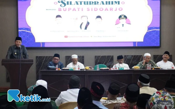 Foto Plt Bupati Sidoarjo Subandi bertemu jajaran pengurus PC NU Sidoarjo di kantor PC NU Jalan Erlangga, Sidoarjo, (Foto: Sigit Kominfo)