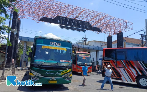 Thumbnail Berita - Datangi Terminal Bus Purabaya, Menhub Dorong Peningkatan Keamanan Penumpang Selama Masa Libur Nataru