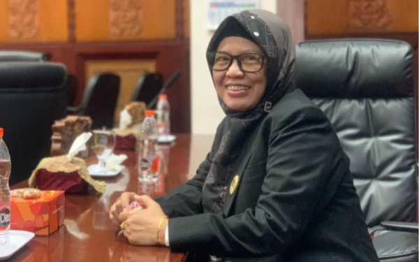 Foto Enny Minarsih Anggota Komisi B DPRD Surabaya Politisi PKS. (Foto: dok. Pribadi to Ketik.co.id)