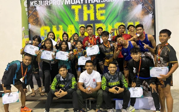 Thumbnail Berita - Atlet Muaythai Bojonegoro Sabet 3 Medali Emas Kejurprov 2024 Brawijaya