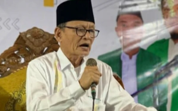 Thumbnail Berita - KH D. Zawawi Imron Penyair Nasional asal Madura Peraih Sastrawan Adiluhung dari Menteri Kebudayaan