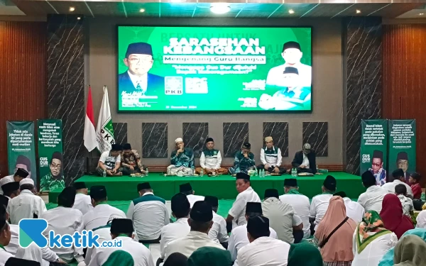 Foto Suasana sarasehan kebangsaan Mengenang Guru Bangsa bertema ”Mengapa Gus Dur Dijuluki Bapak Keberagaman?” di aula Kantor DPC PKB Sidoarjo. (Foto: DPC PKB Sidoarjo for Ketik.co.id)