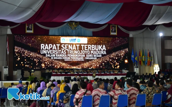 Foto Rapat senat terbuka pengukuhan guru besar UTM (Foto.Ismail Hs/Ketik.co.if)