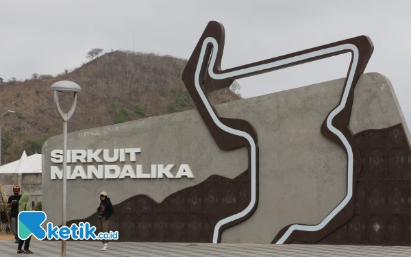 Foto Suasana depan sirkuit Mandalika. (Foto: Dok. Ketik.co.id)