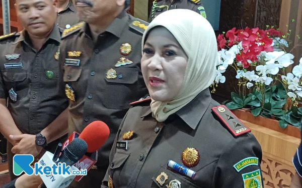 Thumbnail Berita - Mengenal Sosok Mia Amiati, Kajati Jatim yang Bakal Sandang Gelar Profesor Unair