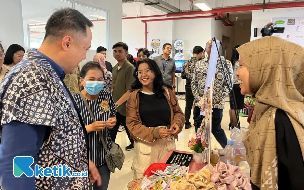 Foto Masyarakat yang datang di Gebyar UMKM Naik Kelas 2024. (Foto: Lutfia/Ketik.co.id)