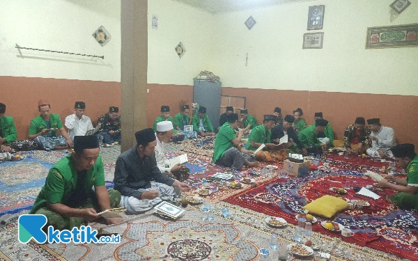 Foto Pengurus PAC GP Ansor Robatal saat Khotmil Qur'an (Foto: Mat Jusi/Ketik.co.id).