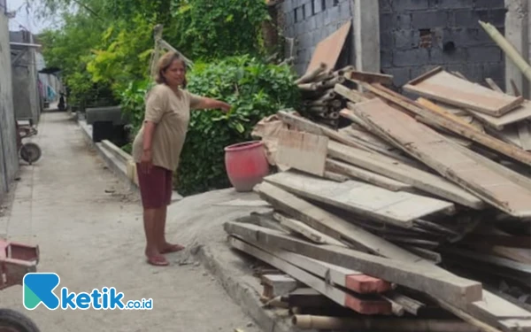 Foto Warga menunjukkan lokasi pencurian motor di salah satu gang kawasan Pecantingan, Sekardangan, Sidoarjo, pada Minggu sore (29 Desember 2024). (Foto: Dimas Maulana/Ketik.co.id)