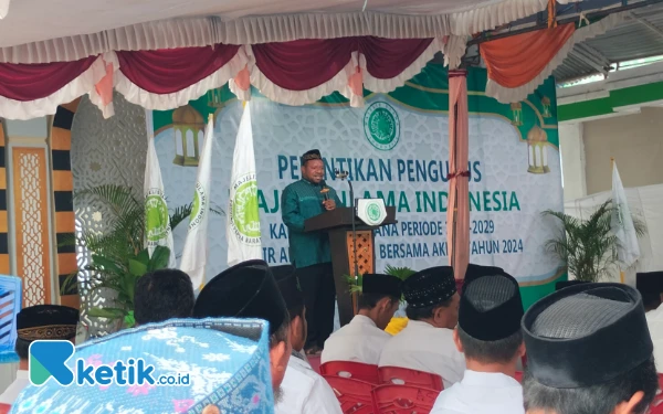 Foto Ketua MUI Propinsi Papua Barat Ahmad Nausrau saat memberikan sambutan kegiatan pelantikan pengurus MUI kabupaten Kaimana (foto La Jen/Ketik.co.id)