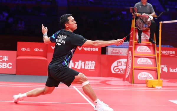 Foto Jonatan Christie saat tampil di semifinal BWF World tour Finals 2024. (Foto; PBSI)