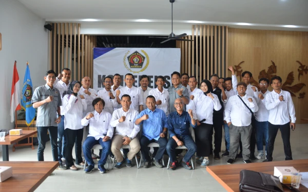 Foto Foto bersama selesai konferensi PWI Tuban (2 Januari 2024) (Foto Ahmad Istihar/Ketik.co.id)