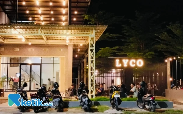 Foto Cafe Lyco di Jl.Syamsul Arifien Sampang (Foto: Mat Jusi/Ketik.co.id).