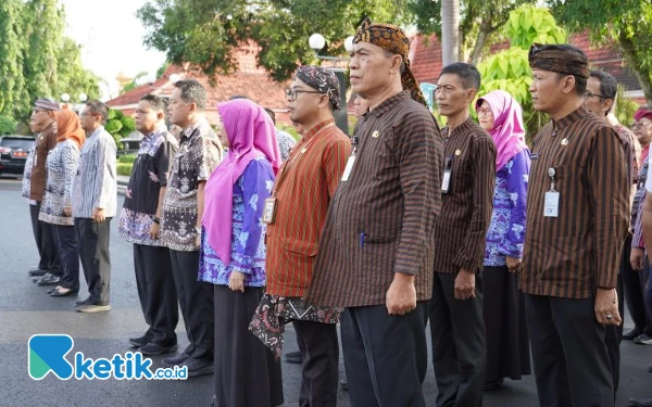 Foto Para Pejabat Pemerintah Kabupaten Cilacap mengikuti Apel Bersama Awal Tahun 2025. (Foto: Nani Eko/ketik.co.id )