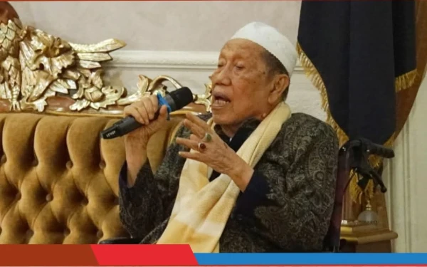 Thumbnail Pengisi kegiatan pengajian yaitu KH. R Abdul Halim atau biasa di sapa dengan Ajengan Elim, pimpinan Pondok Pesantren Al-Muthmainnah Bojong Herang yang juga Ketua Dewan Pertimbangan MUI Cianjur (Foto: Humas Pemkab Cianjur)