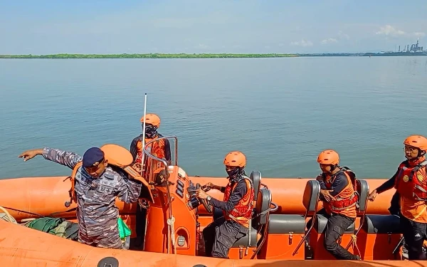 Thumbnail Berita - Lima Hari Pencarian, Tiga Nelayan Cilacap Hilang Kontak Belum Ditemukan