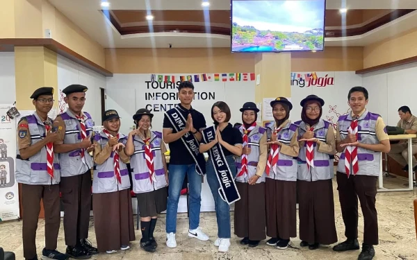 Thumbnail Dinas Pariwisata DIY bersama pihak terkait kompak saat menyambut wisatawan liburan Natal 2024 dan Tahun Baru 2025 (Foto: Dinas Pariwisata DIY)