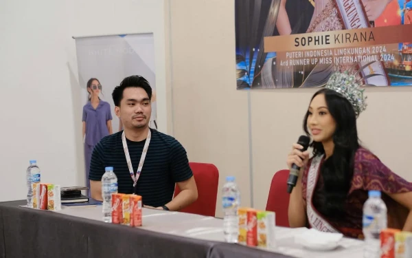 Thumbnail Puteri Indonesia Lingkungan 2024 sekaligus sebagai 4th RU Miss International 2024, Sophie Kirana memberikan pembekalan dan sharing session (Foto: Instagram @puteriindonesiasulsel)