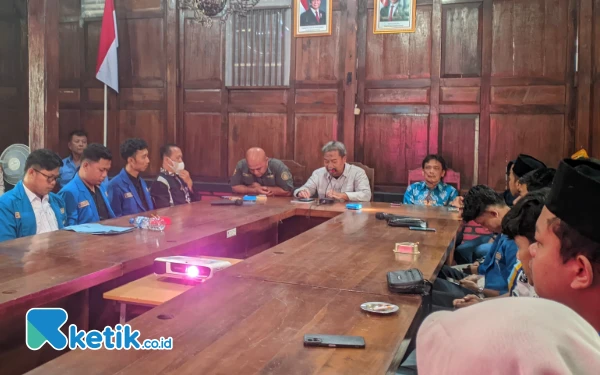 Foto Suasana audiensi PMII dan Disparbudpora Pacitan. (Foto: Maryani/Ketik.co.id)