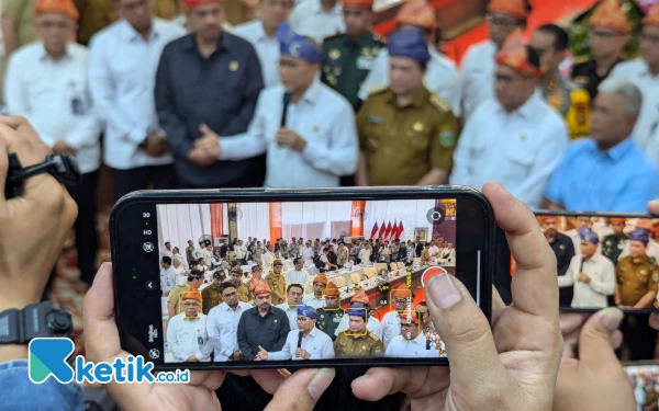 Foto Menteri Koordinator (Menko) Bidang Pangan RI, Zulkifli Hasan (Zulhas) dalam konferensi pers menegaskan bahwa Indonesia akan menjadi negara swasembada pangan pada tahun 2029. (Foto: Wisnu Akbar Prabowo/Ketik.co.id)