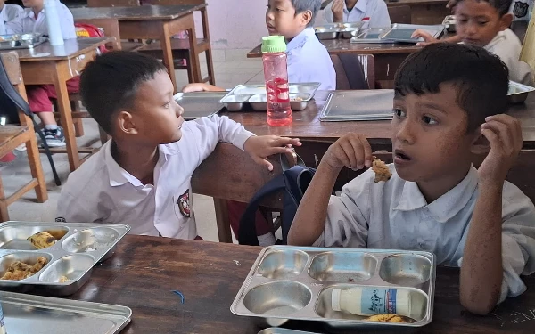 Foto Banyak siswa yang mengaku senang, dan bilang enak. Karena rata-rata satu kelas, cuma 2-3 orang yang tidak habis. (Foto: Olivia / Ketik.co.id)