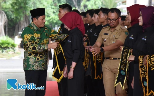 Foto Plt Bupati Sidoarjo Subandi mengukuhkan 164 duta wisata desa di Pendopo Delta Wibawa pada Selasa (14 Januari 2024). (Foto: Kominfo Sidoarjo)